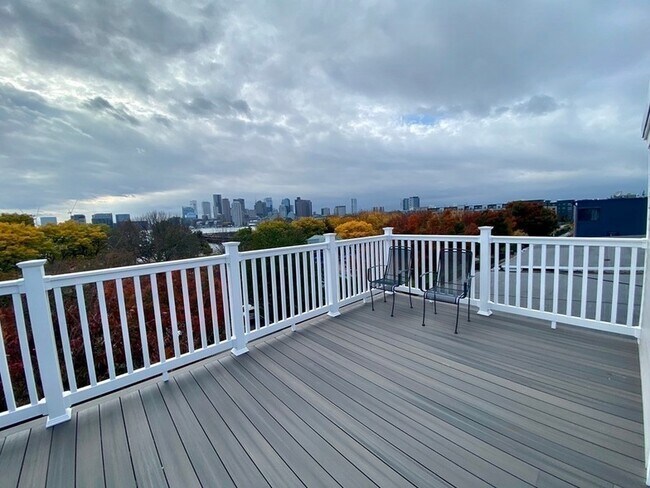 Primary Photo - 142 Marginal St
