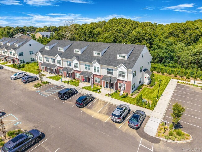 Building Photo - 725 Eastview Dr