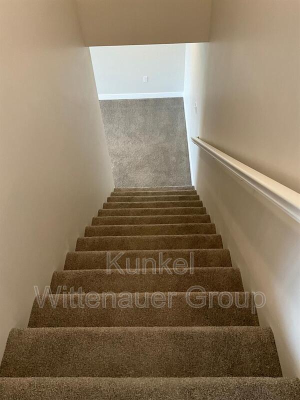 Building Photo - 812 Applewood Creek Dr