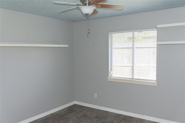 Building Photo - 822 Oak Lodge Ct