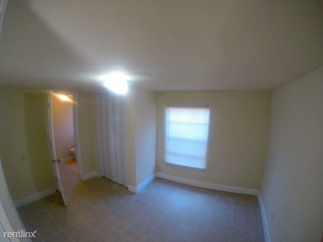 Building Photo - 1 br, 1 bath Condo - 113 W Hanlon St