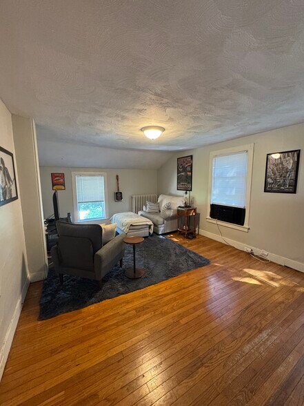 Building Photo - 232 Cuyler St