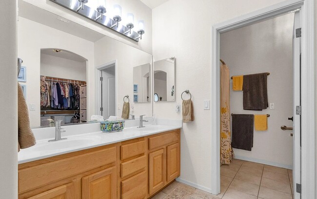 Building Photo - 320 S 70th St