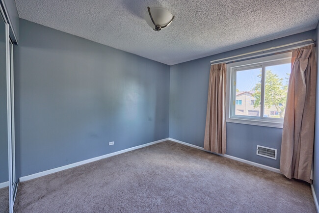 Building Photo - 3724 Merrimac Ln E