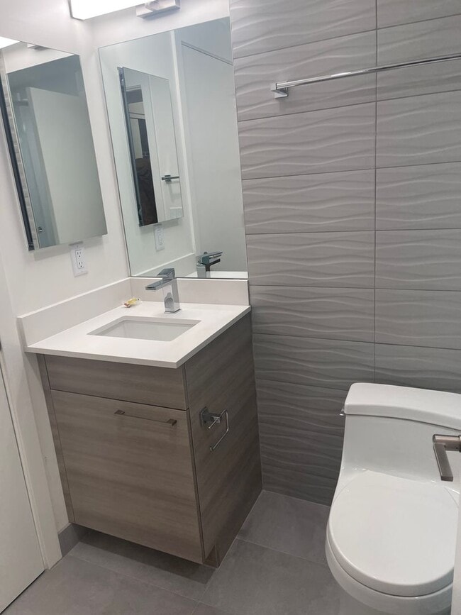 Building Photo - LUXURY 2 BED 2.5 BATH DUPLEX, All New , Laundry in Unit Garage Pool,. NO fee