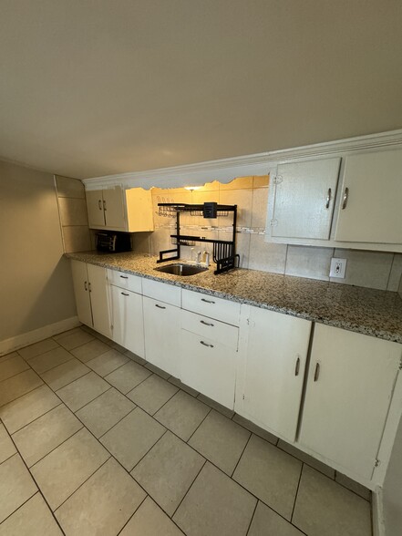 Building Photo - 464 3rd St