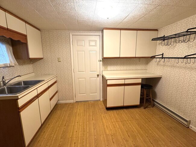 Building Photo - 15 W Worley Ave