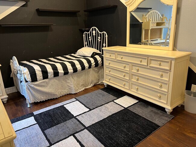 Building Photo - 4991 Bonsai Cir