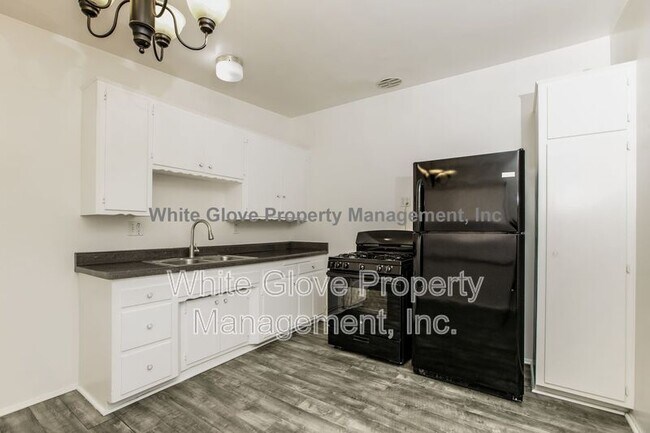 Building Photo - 526 W Chestnut St