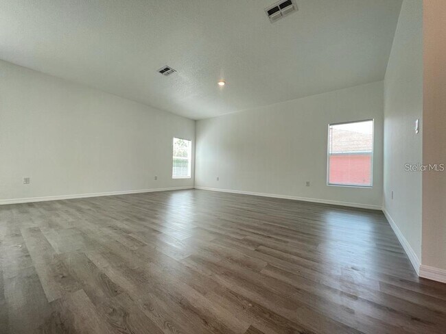 Building Photo - 407 Treemont Ave