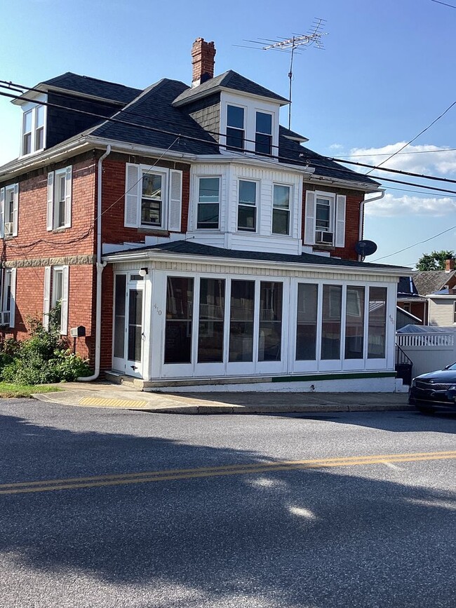 Building Photo - 408-410 Fairview Avenue