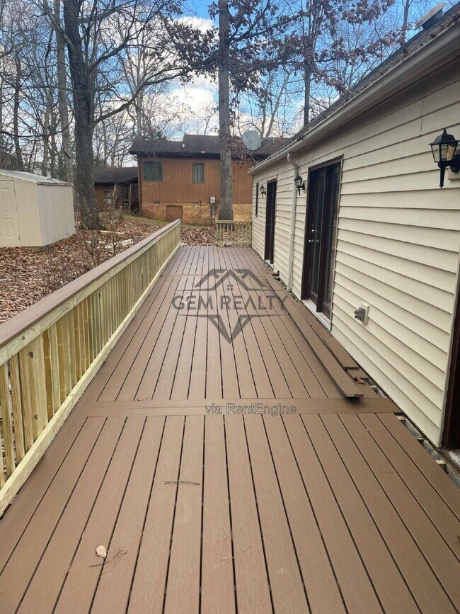 Building Photo - 206 Fairway Cir