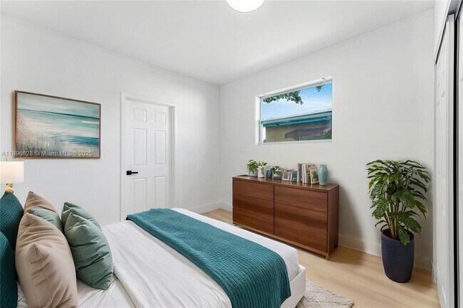 Building Photo - 2600 NW 68th Way