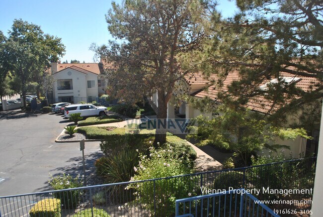 Building Photo - 102 Beachcomber Dr E
