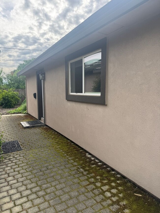 Building Photo - Furnished 1 bedroom in South Redding