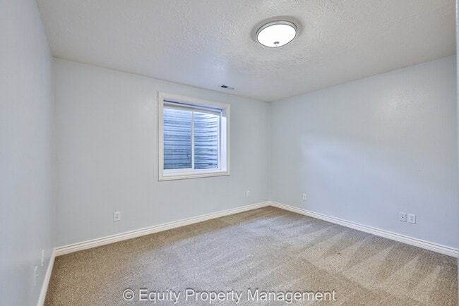 Building Photo - 10787 N 5800 W St