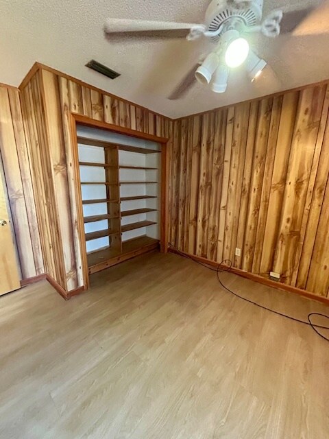 Building Photo - 3924 Foxridge Dr