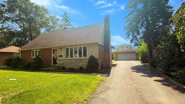 Primary Photo - 8937 Southfield Dr