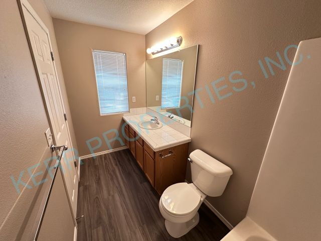 Building Photo - Spacious 4-Bed Home with 2.5 Baths in Troutdale – Your Perfect Retreat Awaits!
