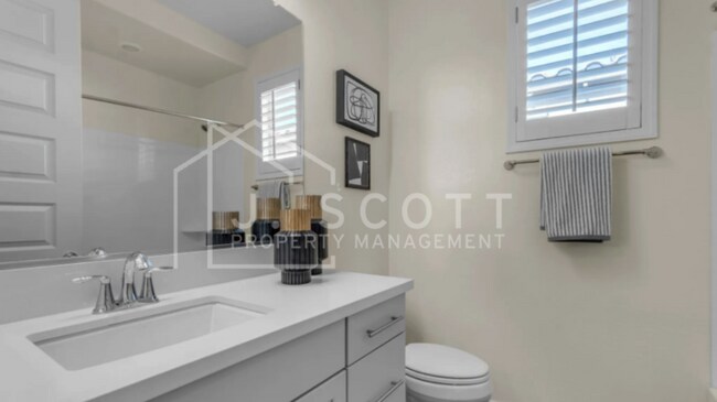 Building Photo - Modern 4-Bedroom Home with Upgraded Kitche...