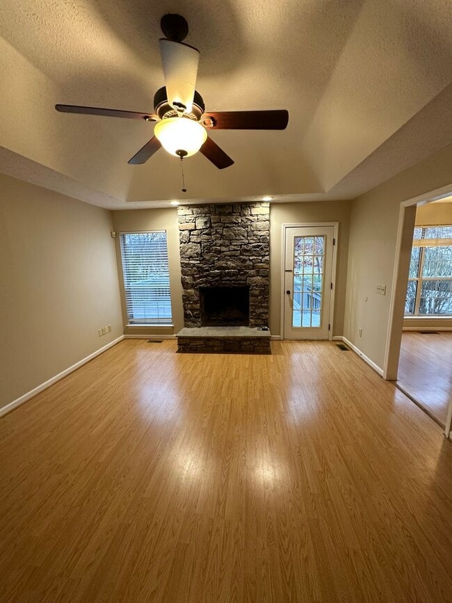 Building Photo - For Lease - 3 Beds, 2 Baths, 2000 SqFt home in N. Mt Juliet