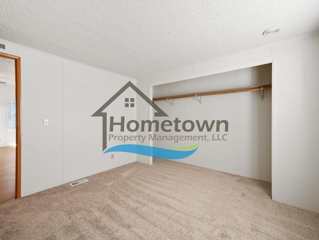 Building Photo - 2 Bedroom 1 Bathroom Home with Off-Street Parking Available in Athol!