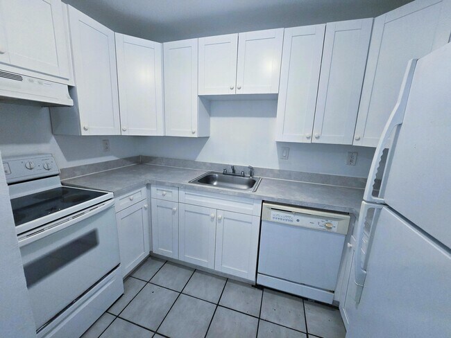 Building Photo - 4341 Riverside Dr