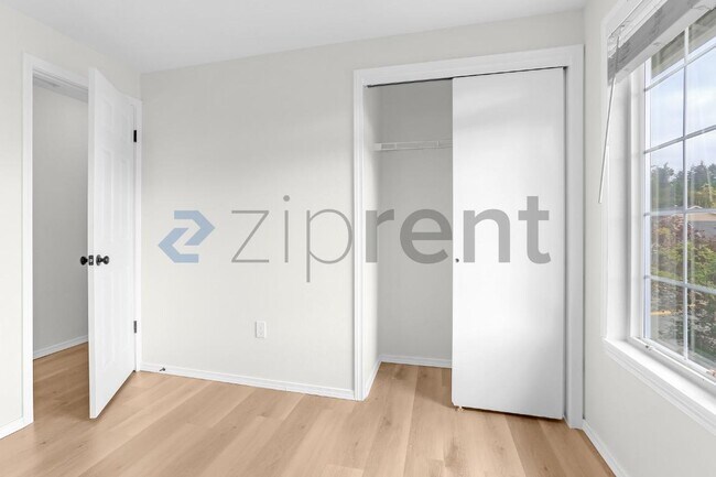 Building Photo - Unit