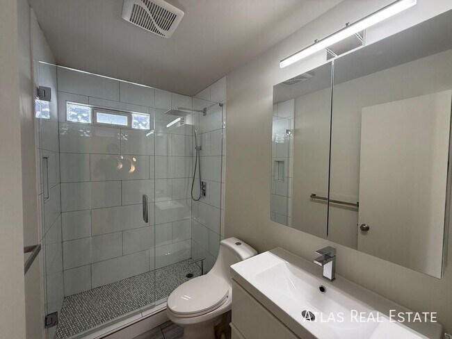 Building Photo - 6221 N 13th Pl