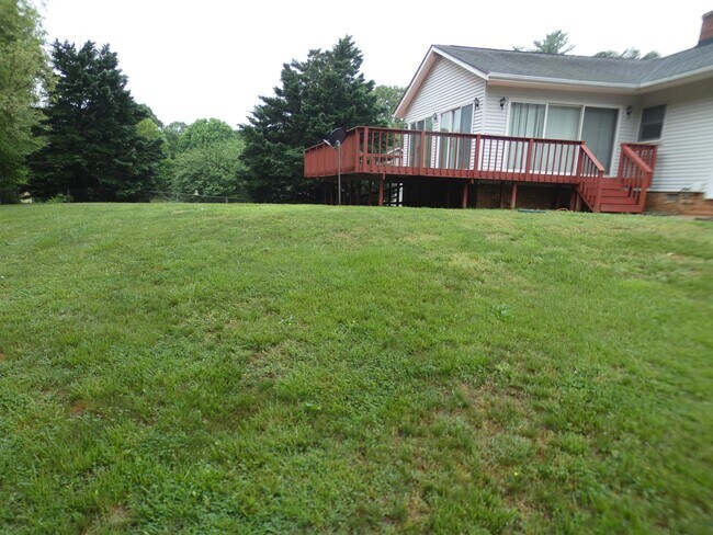 Building Photo - 10451 Edgehill Ln