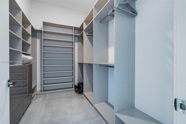 Building Photo - 17550 Collins Ave