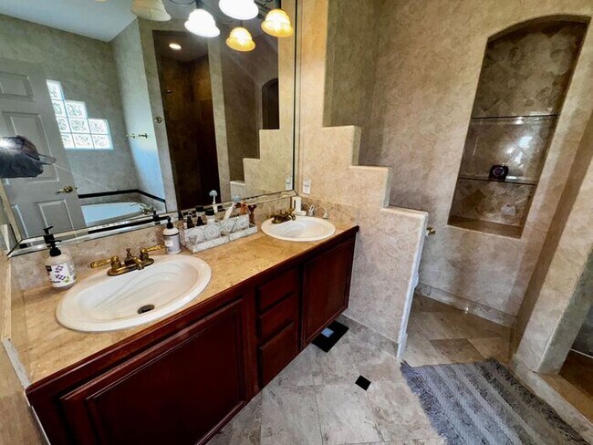 Building Photo - 3 Bedroom 2.5 Bath Cinnamon Bay Home with ...