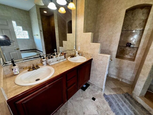 Building Photo - 3 Bedroom 2.5 Bath Cinnamon Bay Home with Stunning view, and Hardwood Flooring!