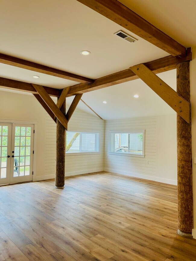 Building Photo - Historic and Peaceful Bainbridge Island Farm