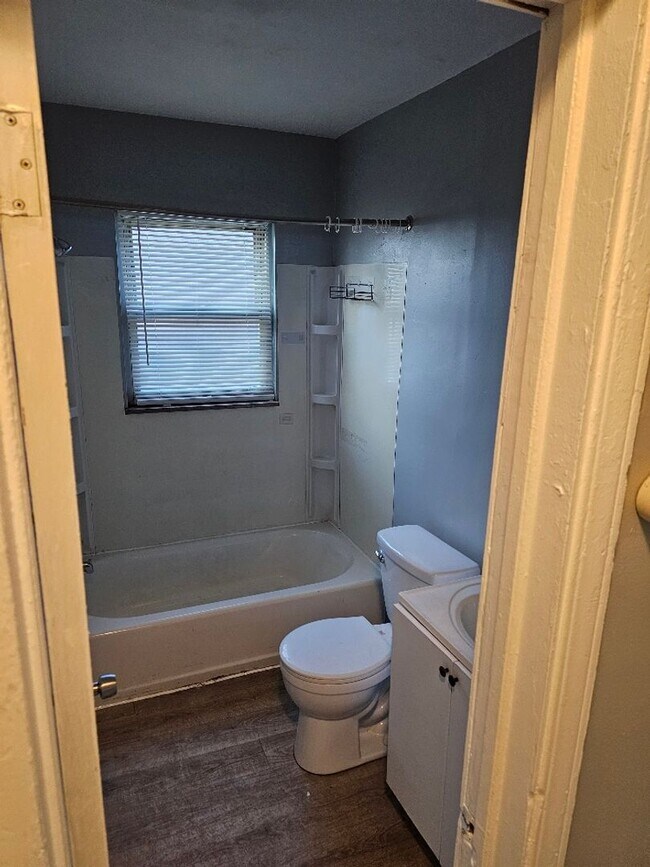 Building Photo - Charming 3-Bedroom Home and 1 Bath for Rent!