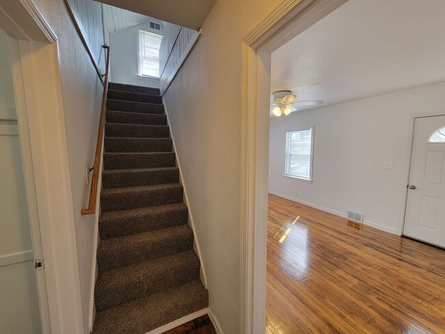 Building Photo - 3 Bed 2 Bath House