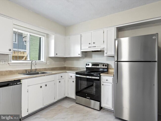Building Photo - 8633 Madera Ct