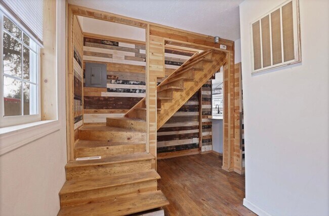 Building Photo - Where Style Meets Comfort — A Bay City Gem