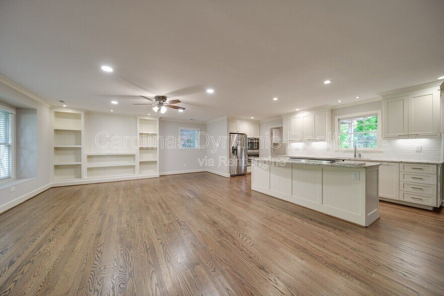 Building Photo - 6700 Castlegate Dr