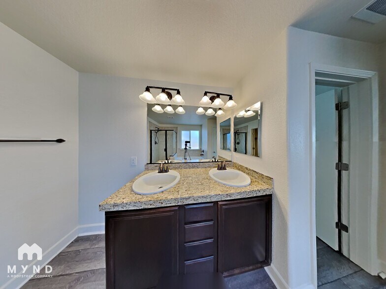 Building Photo - 11680 Cervino Dr