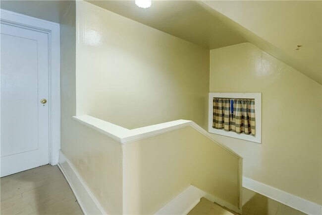Building Photo - 106 Ellingwood Dr