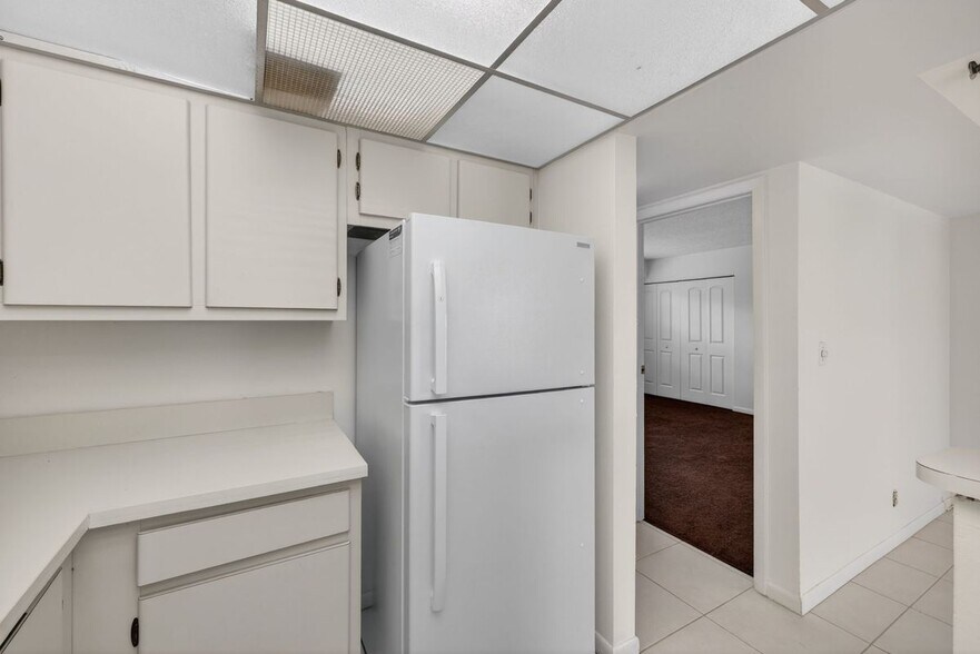 Building Photo - 3100 W Rolling Hills Cir
