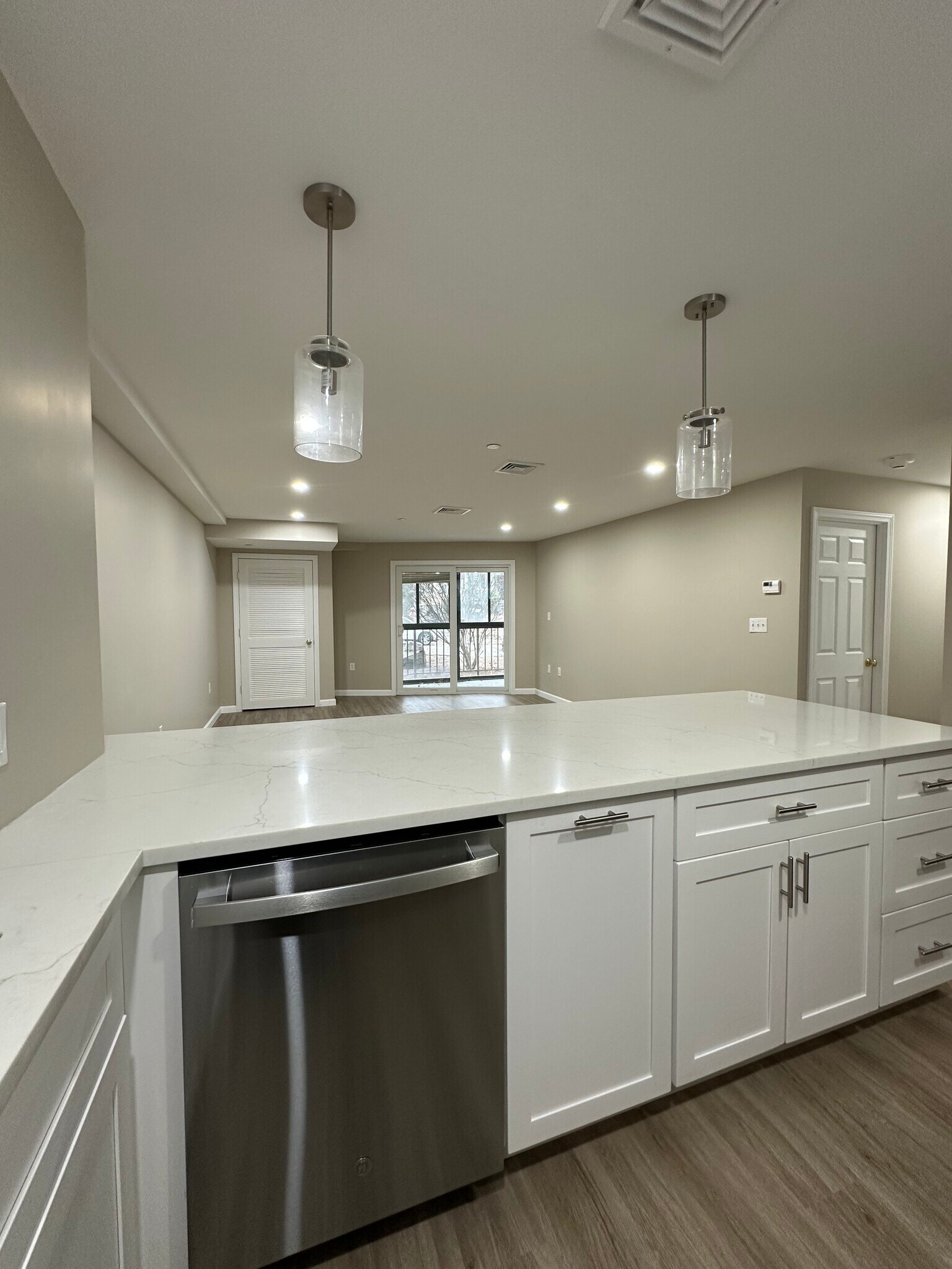 Building Photo - 64 Willard St