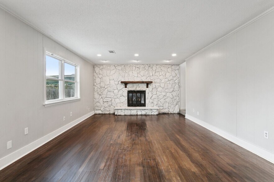 Building Photo - 75 Oaklawn Dr