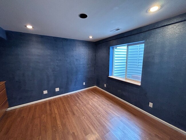 Building Photo - 4 Bed 3.5 Bath