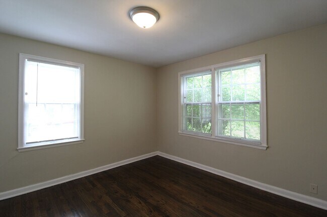 Building Photo - 4410 S Parkway Dr