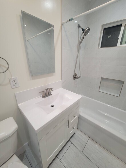 Bathroom - 2216 S Bronson Ave