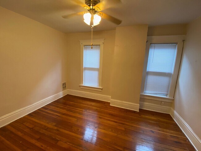 Building Photo - 252-254-254 King Ave