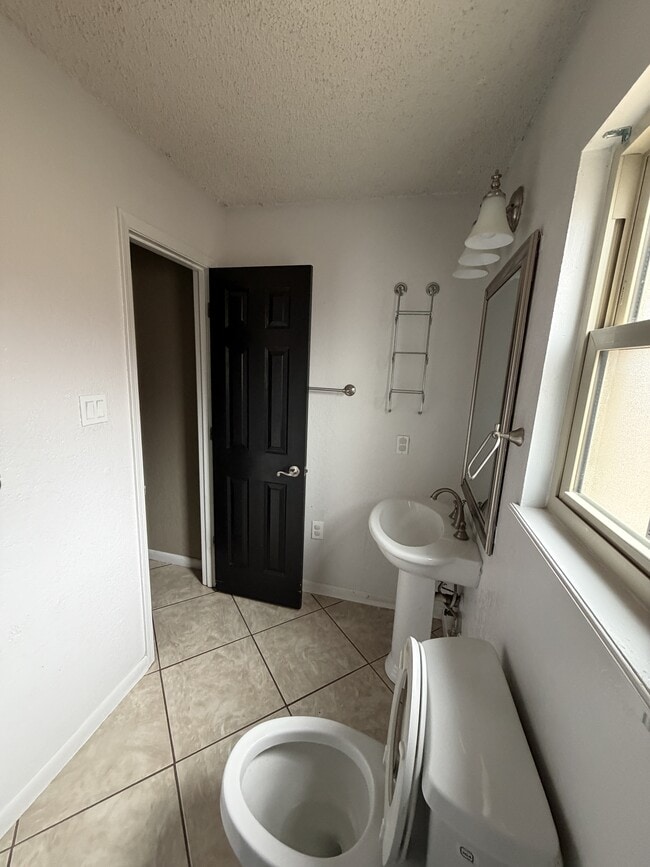 Building Photo - 2706 Park Dr