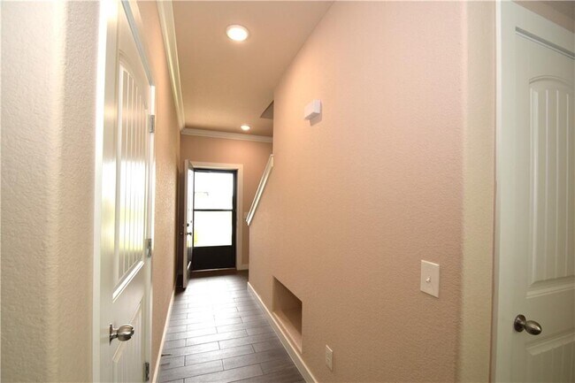 Building Photo - 463 Red Robin St
